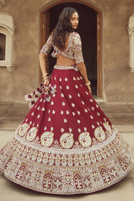 Neha Kakkar's red Falguni Shane Peacock lehenga is a throwback to  Priyanka's wedding look - WeddingSutra