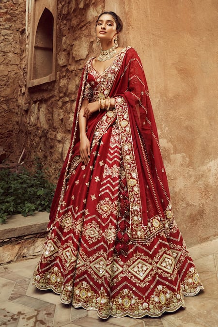 Mesmerizing Red Gold Dori, Matte Sequins Embroidered Bangalory Silk Semi  Stitched wedding lehenga - MEGHALYA - 2745375
