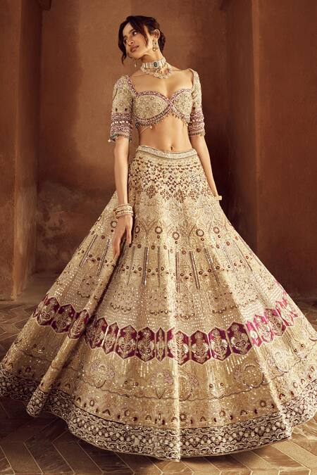 8 tips for selecting ideal bridal lehenga | by Akanksha Nair | Medium