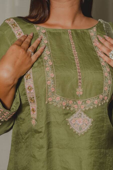 Shop Shinor Green Silk Organza Hand Embroidery Danka Boat Short Kurta Palazzo Set Online at Aza Fashions Shop_Shinor_Green Silk Organza Hand Embroidery Danka Boat Short Kurta Palazzo Set _Online_at_Aza_Fashions