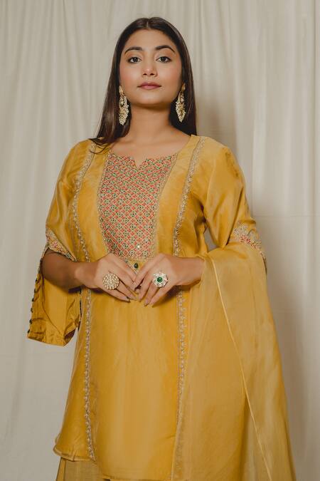 Shinor_Yellow Silk Organza Hand Embroidery French Knots Kurta Palazzo Set  _at_Aza_Fashions