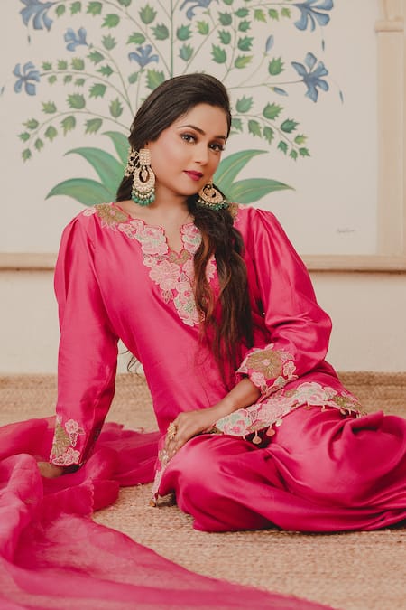 Shinor Chanderi Floral Embroidered Kurta Set 