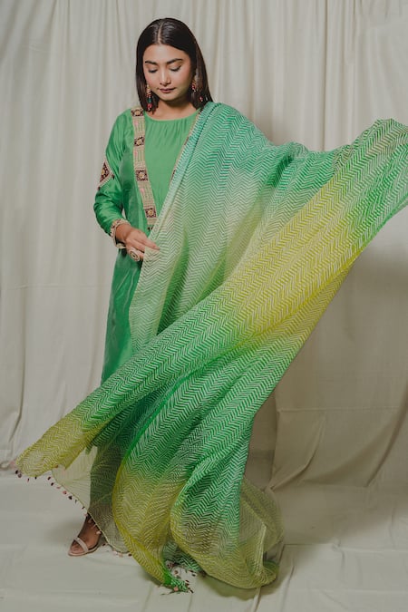 Buy_Shinor_Green Chanderi, Organza Pearls, Beads, Cut Work Boat Neck Embroidered Kurta Set _Online_at_Aza_Fashions