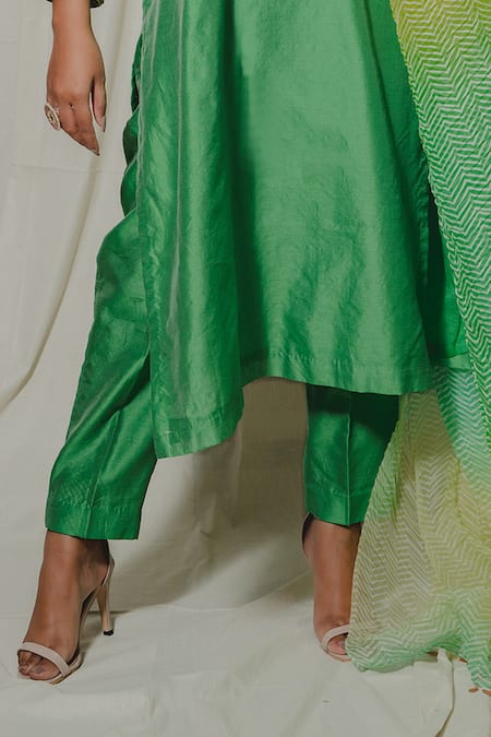 Shop_Shinor_Green Chanderi, Organza Pearls, Beads, Cut Work Boat Neck Embroidered Kurta Set _Online_at_Aza_Fashions