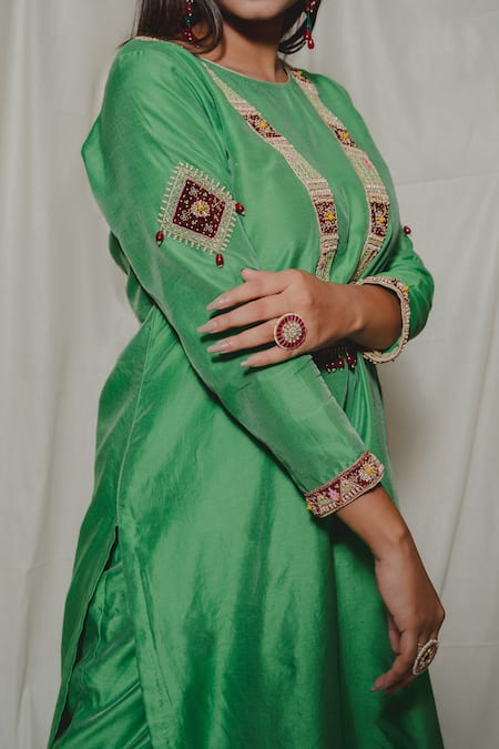 Buy_Shinor_Green Chanderi, Organza Pearls, Beads, Cut Work Boat Neck Embroidered Kurta Set 