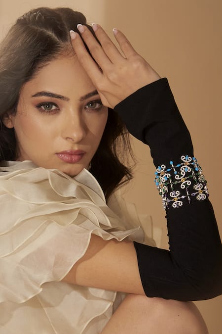 Janvi Sachdeva Design Mughal Motif Studded Bracelet 
