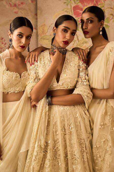 Ridhi Mehra_Ivory Chiffon Embroidered 3d Flowers Gravitas Pre-draped Saree Blouse Set _at_Aza_Fashions