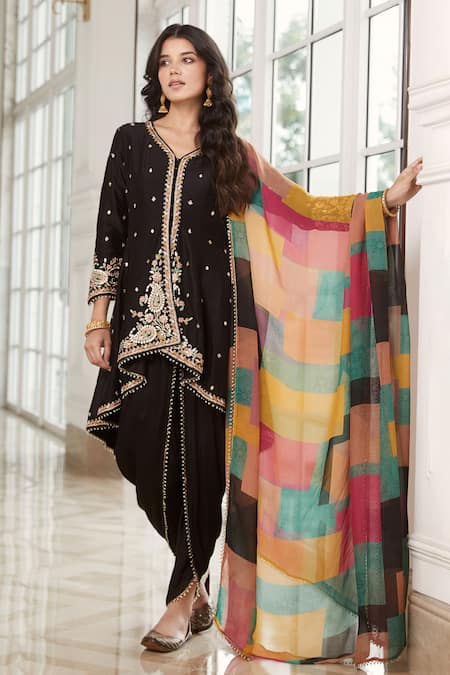 Basanti - Kapde Aur Koffee Black Chanderi Embroidery Gota Patti V Neck Paisley Kurta Set 