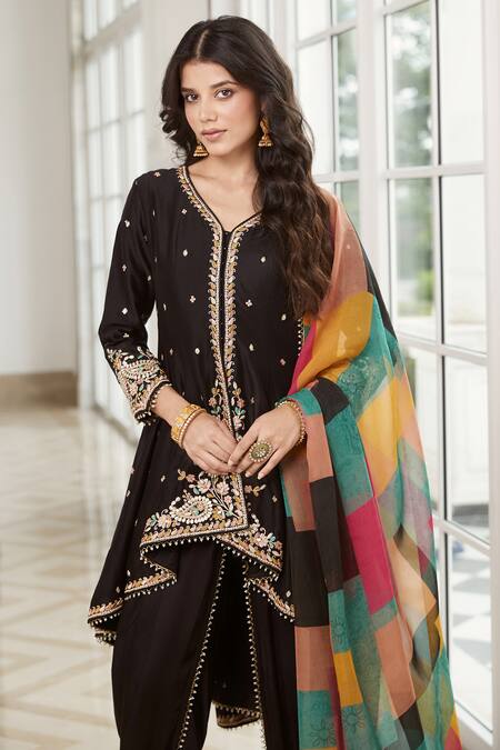 Basanti - Kapde Aur Koffee_Black Chanderi, Cotton Satin, Organza Beads V-neck Paisley Embroidered Kurta Set_Online_at_Aza_Fashions