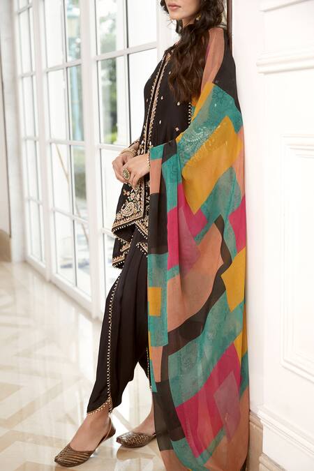 Buy_Basanti - Kapde Aur Koffee_Black Chanderi, Cotton Satin, Organza Beads V-neck Paisley Embroidered Kurta Set_Online_at_Aza_Fashions