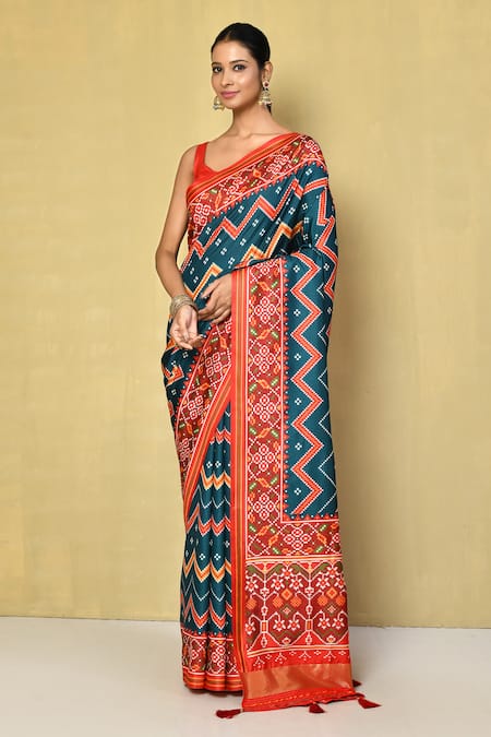 Nazaakat by Samara Singh Green Handloom Silk Digital Printed Chevron Saree With Running Blouse