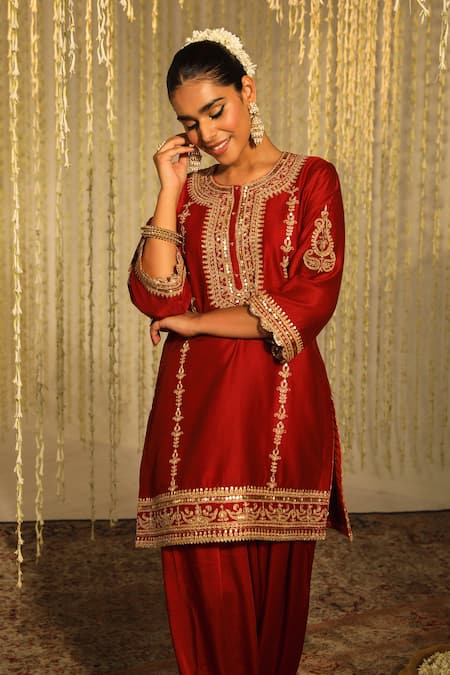 Sheetal Batra_Red , Chanderi, Bamboo, Organza Mehak Floral Kurta Salwar Set _at_Aza_Fashions
