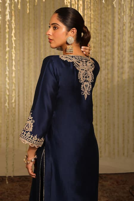 Sheetal Batra Amayra Paisley Embroidered Kurta & Dhoti Pant Set 