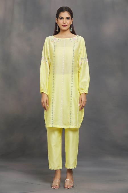 Samyukta Singhania_Yellow Chanderi Sequins, Embroidery Boat Neck Kurta And Pant Set _at_Aza_Fashions