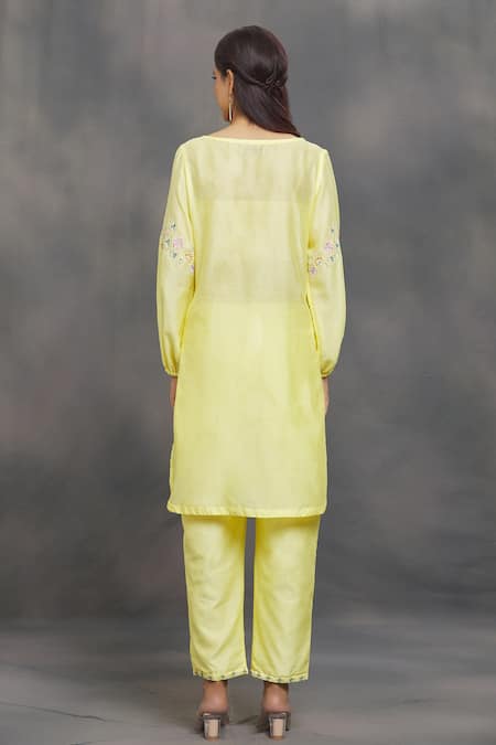Samyukta Singhania_Yellow Chanderi Sequins, Embroidery Boat Neck Kurta And Pant Set _Online_at_Aza_Fashions