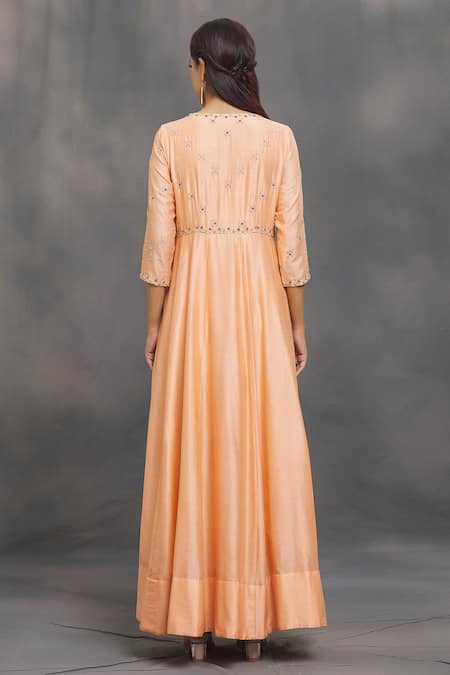 Samyukta Singhania_Peach Chanderi, Organza Embroidery Split V-neck Anarkali With Dupatta _Online_at_Aza_Fashions