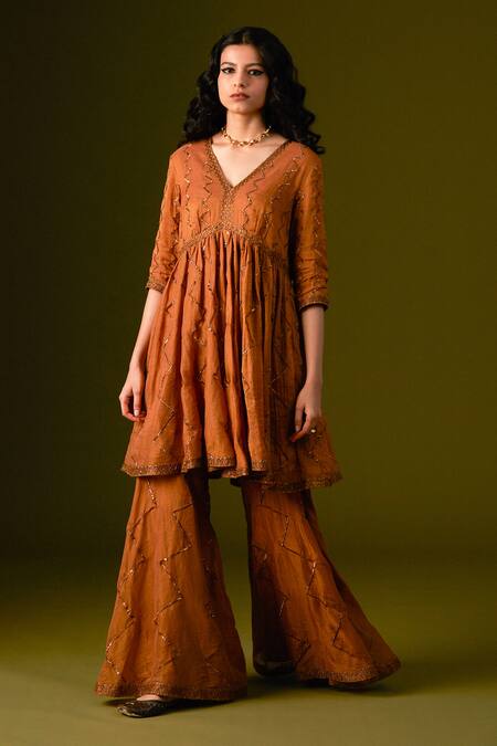 Shop Aurul Brown Cotton, Silk Beads, Sequins, Zari V-neck Chevron Embroidered Kurta Set Online at Aza Fashions Shop_Aurul_Brown Cotton, Silk Beads, Sequins, Zari V-neck Chevron Embroidered Kurta Set _Online_at_Aza_Fashions