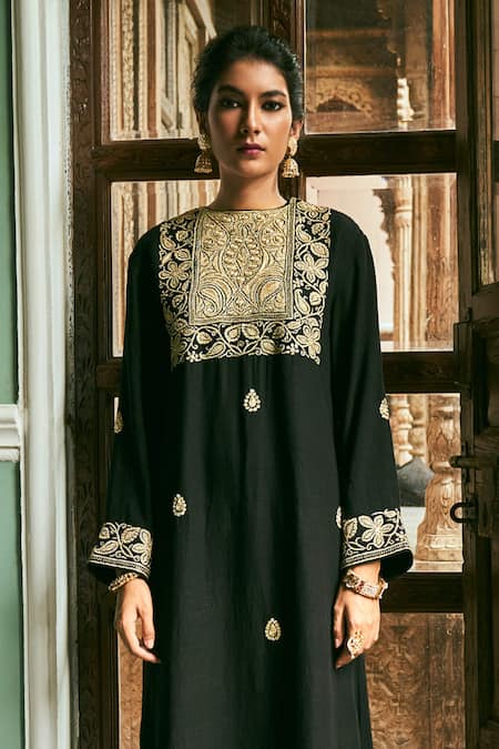 The Whole Nine Yards Black Silk Embroidery Round Neck Darya Hand Kaftan Online at Aza Fashions The Whole Nine Yards_Black Silk Embroidery Round Neck Darya Hand Kaftan _Online_at_Aza_Fashions