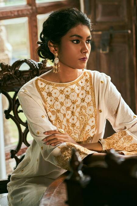 Buy The Whole Nine Yards Ivory Silk Embroidery Round Neck Ekkam Hand Kaftan Online at Aza Fashions Buy_The Whole Nine Yards_Ivory Silk Embroidery Round Neck Ekkam Hand Kaftan _Online_at_Aza_Fashions