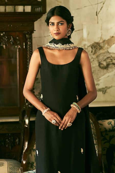 The Whole Nine Yards Black Silk Embroidery Scoop Neck Karvi Hand Kurta Churidar Set Online at Aza Fashions The Whole Nine Yards_Black Silk Embroidery Scoop Neck Karvi Hand Kurta Churidar Set _Online_at_Aza_Fashions