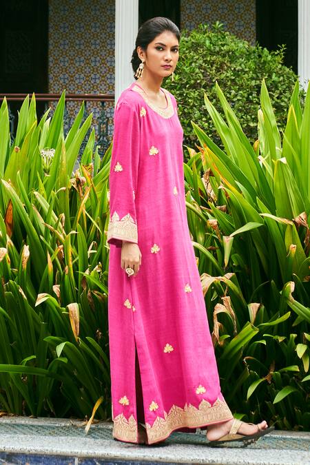 Buy The Whole Nine Yards Pink Silk Embroidery Round Neck Roosa Hand Kaftan Online at Aza Fashions Buy_The Whole Nine Yards_Pink Silk Embroidery Round Neck Roosa Hand Kaftan _Online_at_Aza_Fashions