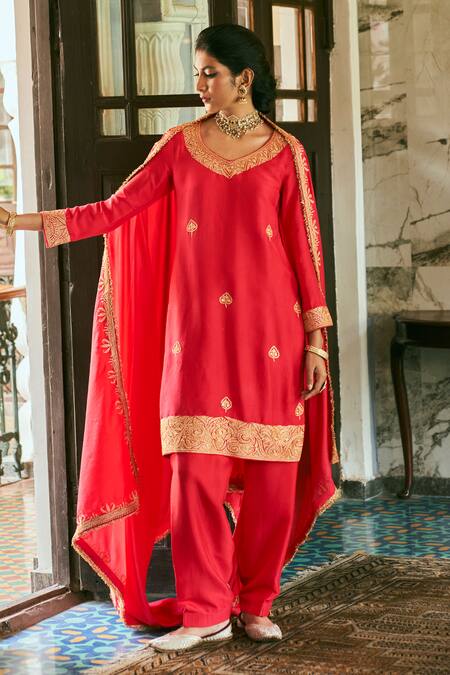 Buy The Whole Nine Yards Red Silk Embroidery Round Neck Rewa Hand Kurta Pant Set Online at Aza Fashions Buy_The Whole Nine Yards_Red Silk Embroidery Round Neck Rewa Hand Kurta Pant Set _Online_at_Aza_Fashions