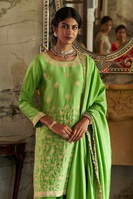 The Whole Nine Yards Green Silk Embroidery Round Neck Vanhi Hand Kurta Pant Set Online at Aza Fashions The Whole Nine Yards_Green Silk Embroidery Round Neck Vanhi Hand Kurta Pant Set _Online_at_Aza_Fashions