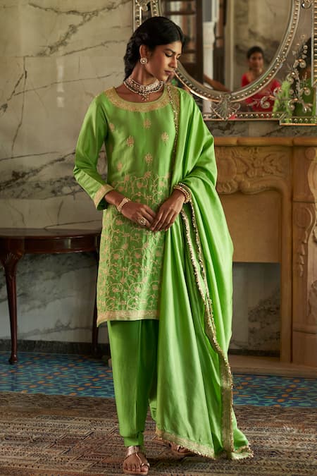 Shop The Whole Nine Yards Green Silk Embroidery Round Neck Vanhi Hand Kurta Pant Set Online at Aza Fashions Shop_The Whole Nine Yards_Green Silk Embroidery Round Neck Vanhi Hand Kurta Pant Set _Online_at_Aza_Fashions