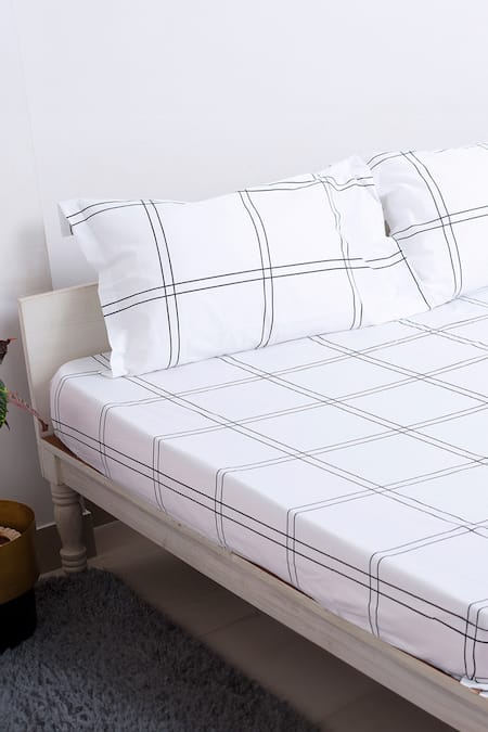 Shop_H2h_White Cotton Printed Checkered Bedsheet Set _at_Aza_Fashions