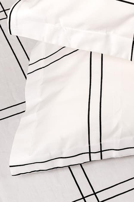 Buy_H2h_White Cotton Printed Checkered Bedsheet Set _Online_at_Aza_Fashions