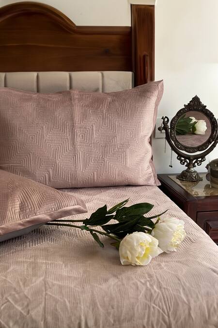 Buy Sadyaska Pink Velvet Pile Quilted Bedsheet Set at Aza Fashions Buy_Sadyaska_Pink Velvet Pile Quilted Bedsheet Set_at_Aza_Fashions
