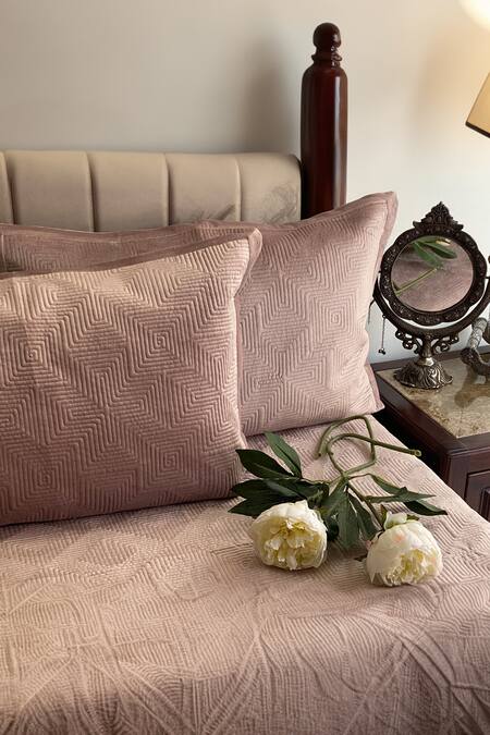 Sadyaska Pink Velvet Pile Quilted Bedsheet Set Online at Aza Fashions Sadyaska_Pink Velvet Pile Quilted Bedsheet Set_Online_at_Aza_Fashions