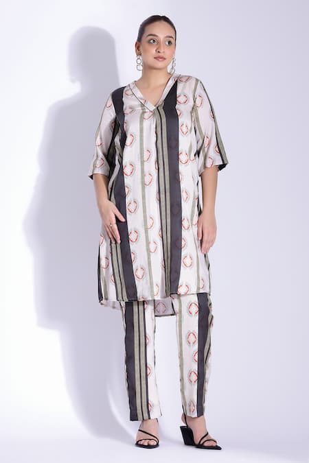 Studio Surbhi Off White Cotton, Silk V-neck Abstract Block Print Kurta With Pant