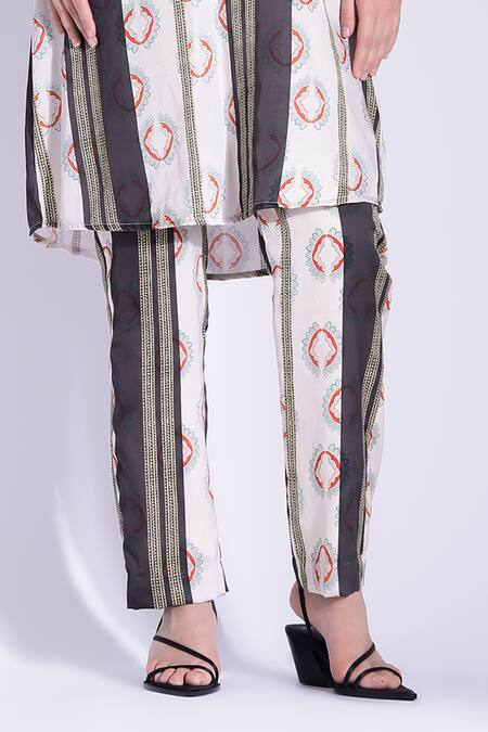 Studio Surbhi Off White Cotton, Silk V-neck Abstract Block Print Kurta With Pant Online at Aza Fashions Studio Surbhi_Off White Cotton, Silk V-neck Abstract Block Print Kurta With Pant _Online_at_Aza_Fashions