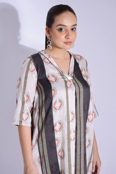 Studio Surbhi Off White Cotton, Silk V-neck Abstract Block Print Kurta With Pant at Aza Fashions Studio Surbhi_Off White Cotton, Silk V-neck Abstract Block Print Kurta With Pant _at_Aza_Fashions