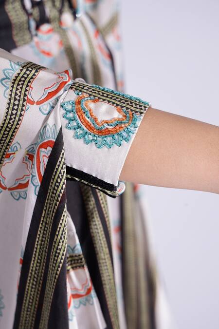 Studio Surbhi Off White Georgette Cut Work V-neck Geometric Digital Print Kaftan And Pant Set at Aza Fashions Studio Surbhi_Off White Georgette Cut Work V-neck Geometric Digital Print Kaftan And Pant Set _at_Aza_Fashions