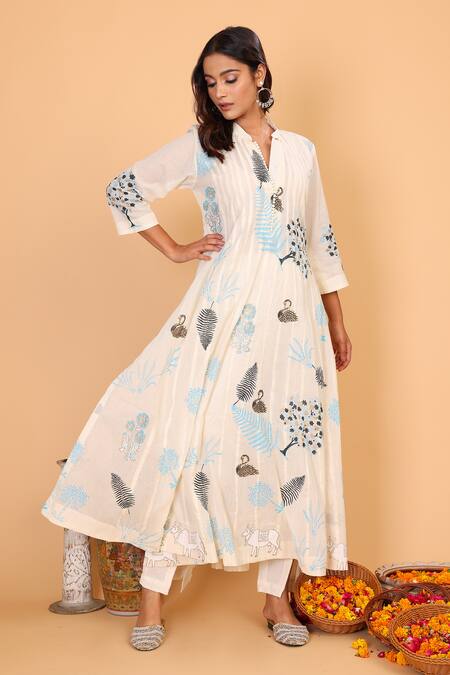 Nazar By Indu_White Cotton Embroidery Mandarin Collar Jungle Pattern Anarkali Pant Set _Online_at_Aza_Fashions