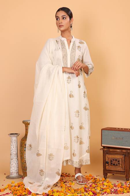 Shop_Nazar By Indu_White Cotton Embroidery Mandarin Collar Jungle Pattern Kurta Pant Set _Online_at_Aza_Fashions