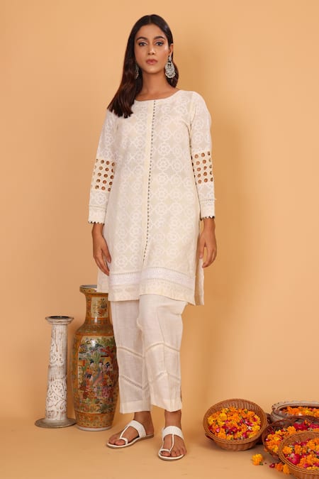 Nazar by Indu Off White Cotton Round Cutwork Sleeve Kurta And Pant Set 