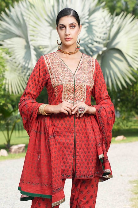 Shop_Nazar By Indu_Red Cotton Embroidery V-neck Hand Block Print Kurta Pant Set _Online_at_Aza_Fashions