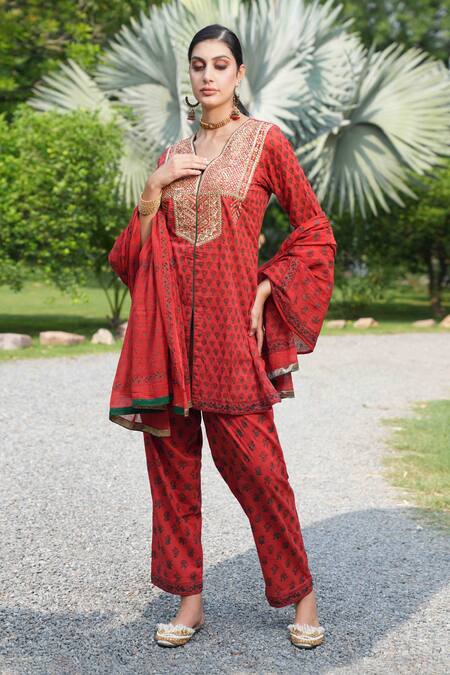 Nazar By Indu_Red Cotton Embroidery V-neck Hand Block Print Kurta Pant Set _at_Aza_Fashions