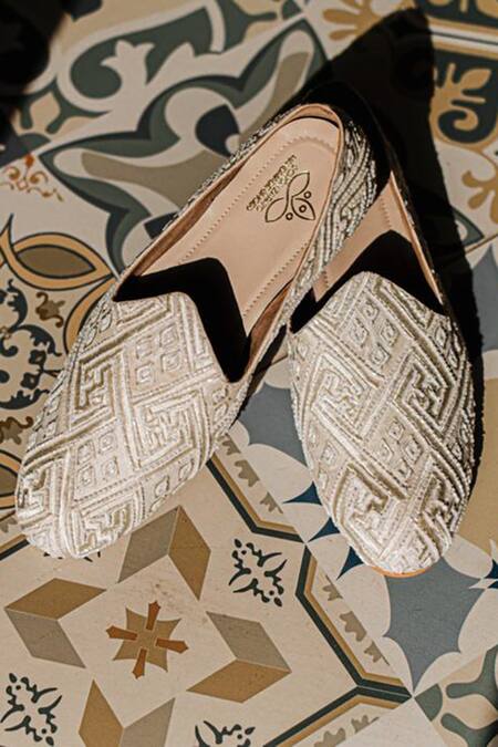 SCHON ZAPATO_White Handwork Geometric Mojris _Online_at_Aza_Fashions