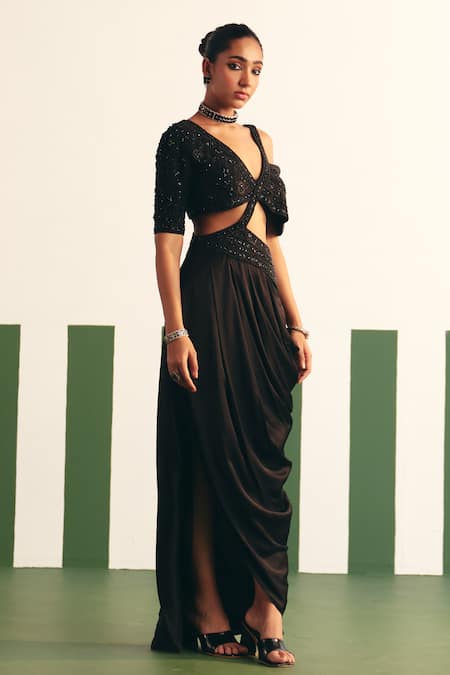 Reeti Arneja - Theklub Black Georgette, Modal Sequins, Cut Work Nazir Pre-stitched Saree Gown Online at Aza Fashions Reeti Arneja - Theklub_Black Georgette, Modal Sequins, Cut Work Nazir Pre-stitched Saree Gown _Online_at_Aza_Fashions