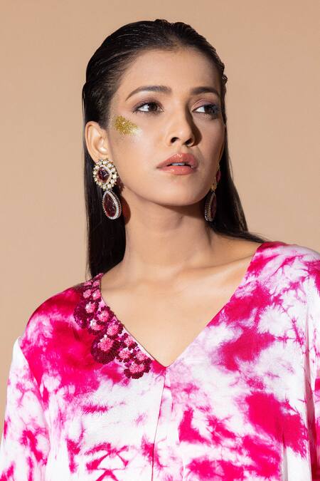 Zeefaa_Magenta Modal, Satin Embroidery V-neck Tie-dye Pattern Kurta And Pant Set_Online_at_Aza_Fashions