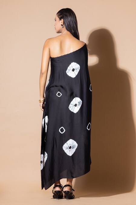 Shop Zeefaa Black Modal, Satin Embroidery, Beads One Shoulder Abstract Kaftan at Aza Fashions Shop_Zeefaa_Black Modal, Satin Embroidery, Beads One Shoulder Abstract Kaftan_at_Aza_Fashions