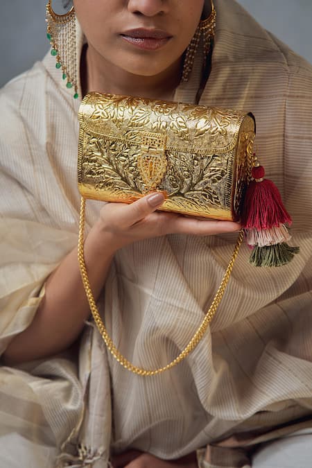 GOLDGIFTIDEAS Gold Zari Embellished Brocade Purse with Wooden Handle,  Designer Hand Bag for Girls, Ethnic Potli Purse for Party (Set of 5)