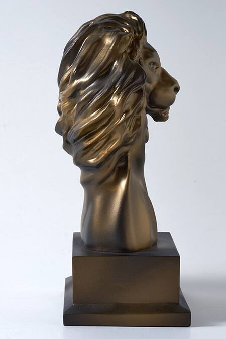 H2h Gold Fibre Lion Sculpture Online at Aza Fashions H2h_Gold Fibre Lion Sculpture_Online_at_Aza_Fashions