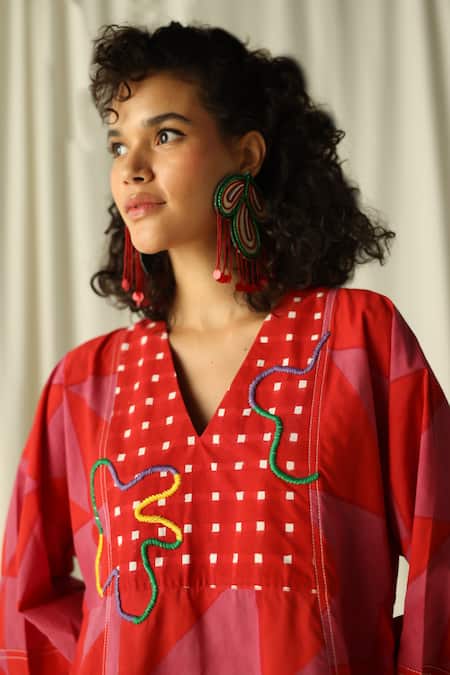 Jodi Pink Cotton Embroidery V-neck Andretta Geometric Print Shift Dress Online at Aza Fashions Jodi_Pink Cotton Embroidery V-neck Andretta Geometric Print Shift Dress _Online_at_Aza_Fashions