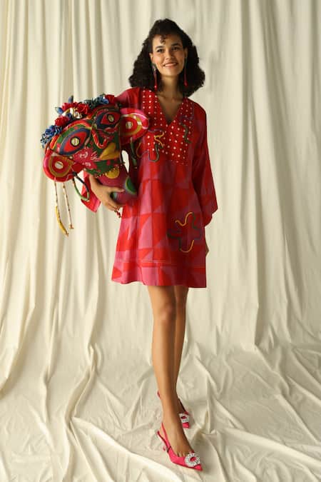 Jodi Pink Cotton Embroidery V-neck Andretta Geometric Print Shift Dress at Aza Fashions Jodi_Pink Cotton Embroidery V-neck Andretta Geometric Print Shift Dress _at_Aza_Fashions