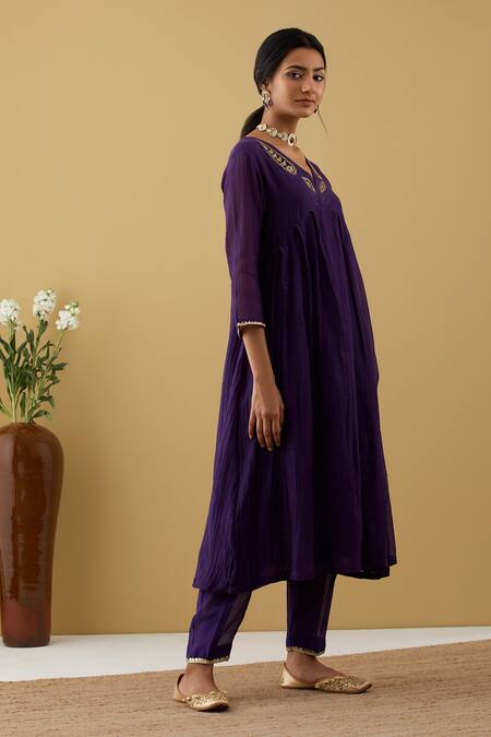 Buy_Tashee_Purple Chanderi Sequins V-neck Neckline Embroidered Kurta And Pant Set _Online_at_Aza_Fashions